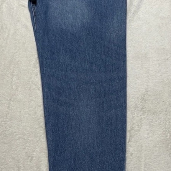 Levis 550 92' Relaxed Denim with Taper below the knee - Picture 8 of 15